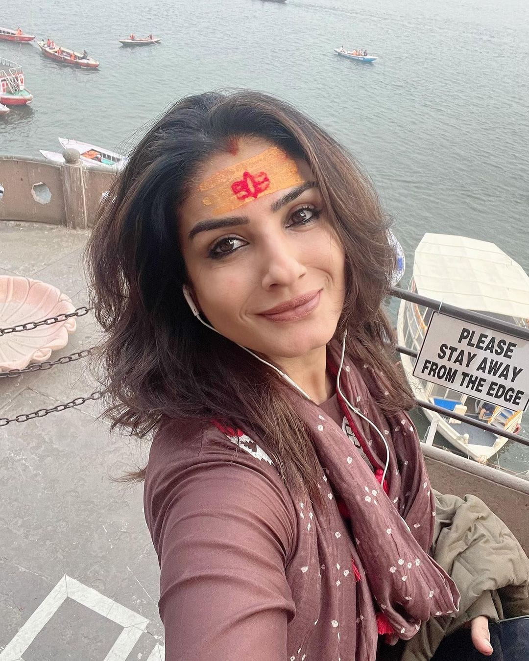 Raveena Tandon - Free pics, galleries & more at Babepedia