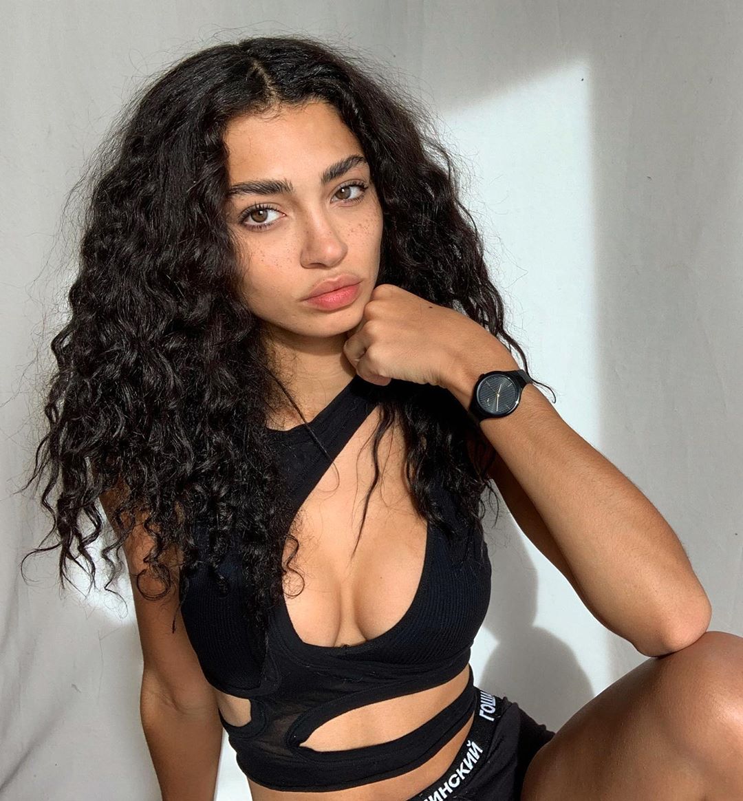 Raven Lyn Corneil - Free pics, galleries & more at Babepedia
