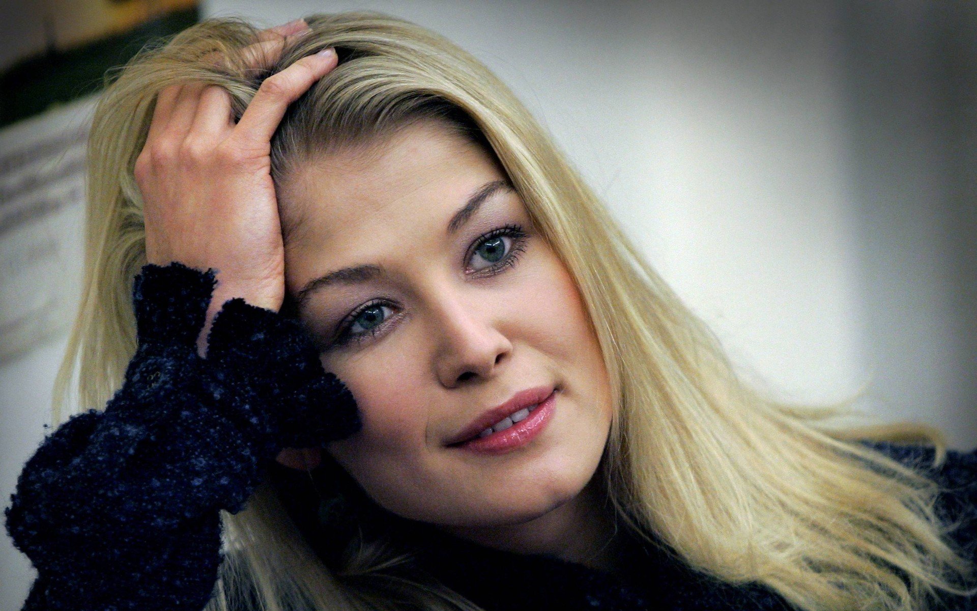 Rosamund Pike Free pics, videos & biography