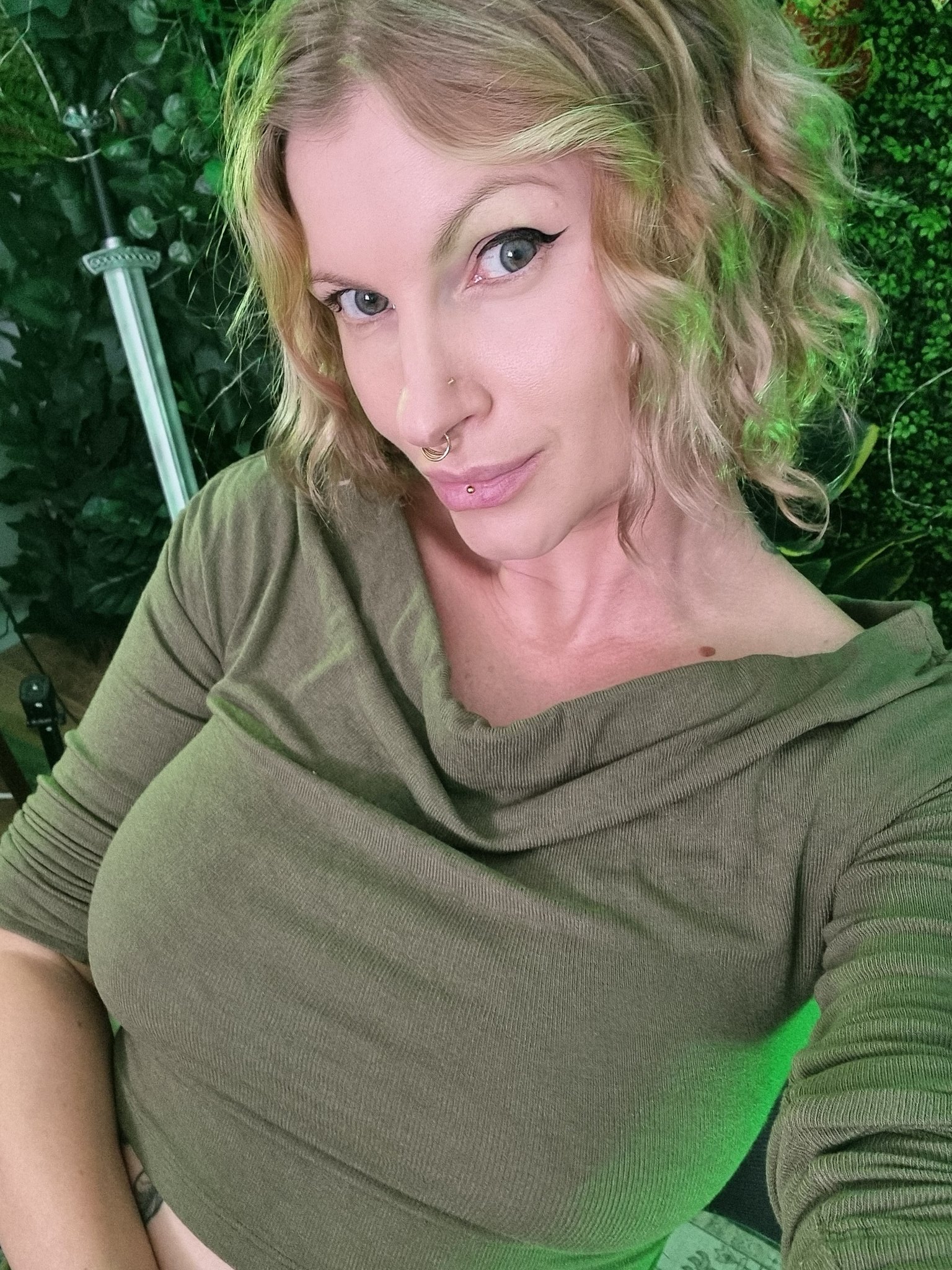 Ruby True - Free pics, galleries & more at Babepedia