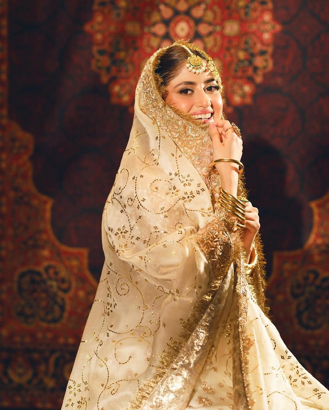 Sajal Ali - Free sexy pics, galleries & more at Babepedia