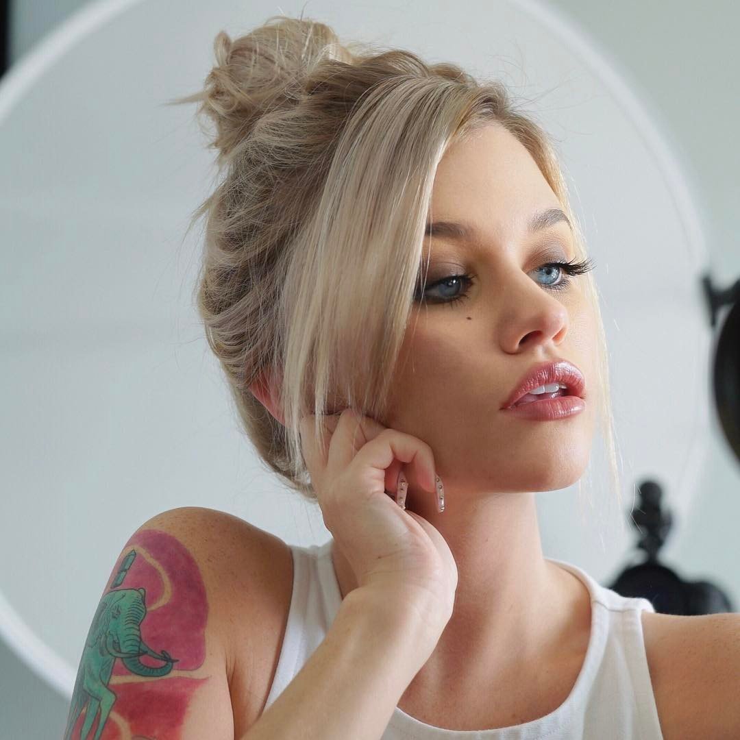 Samantha Ravndahl - Free pics, galleries & more at Babepedia