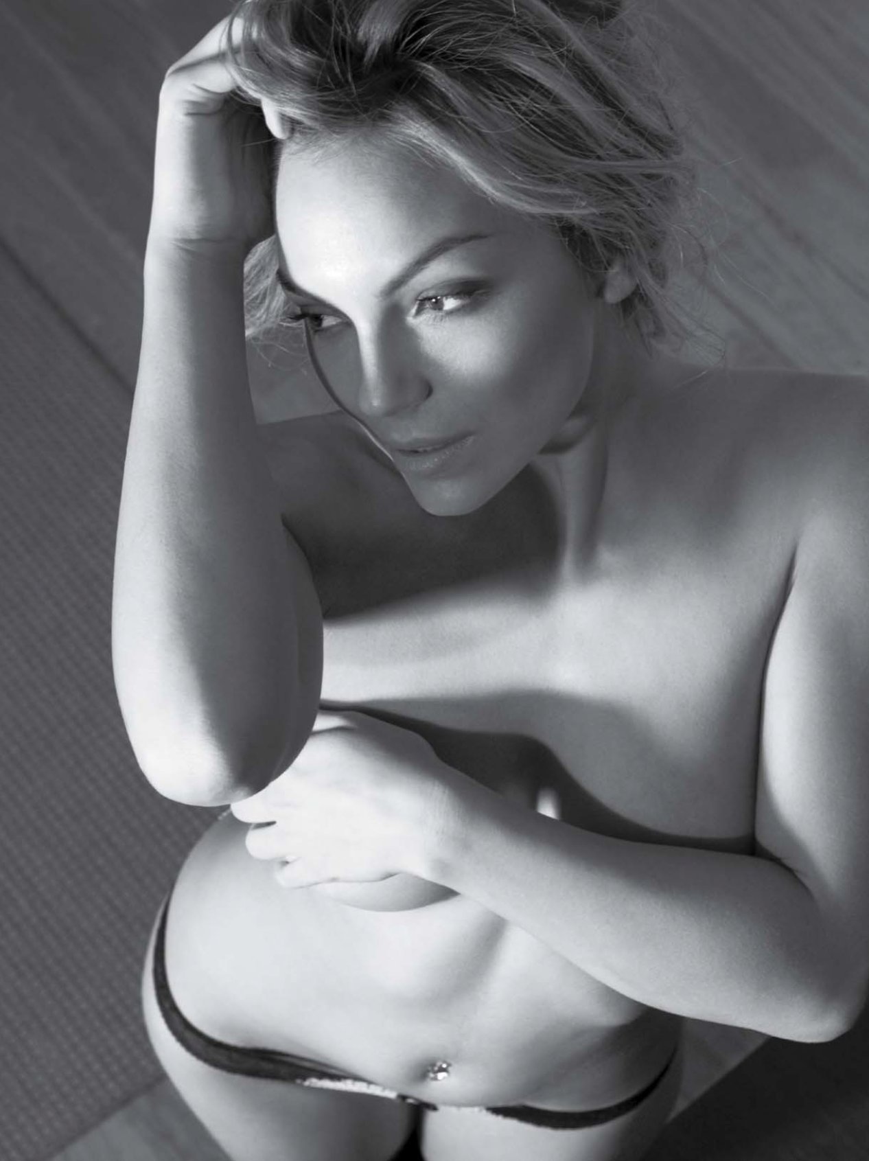 Sarah Nile - Free nude pics, galleries & more at Babepedia