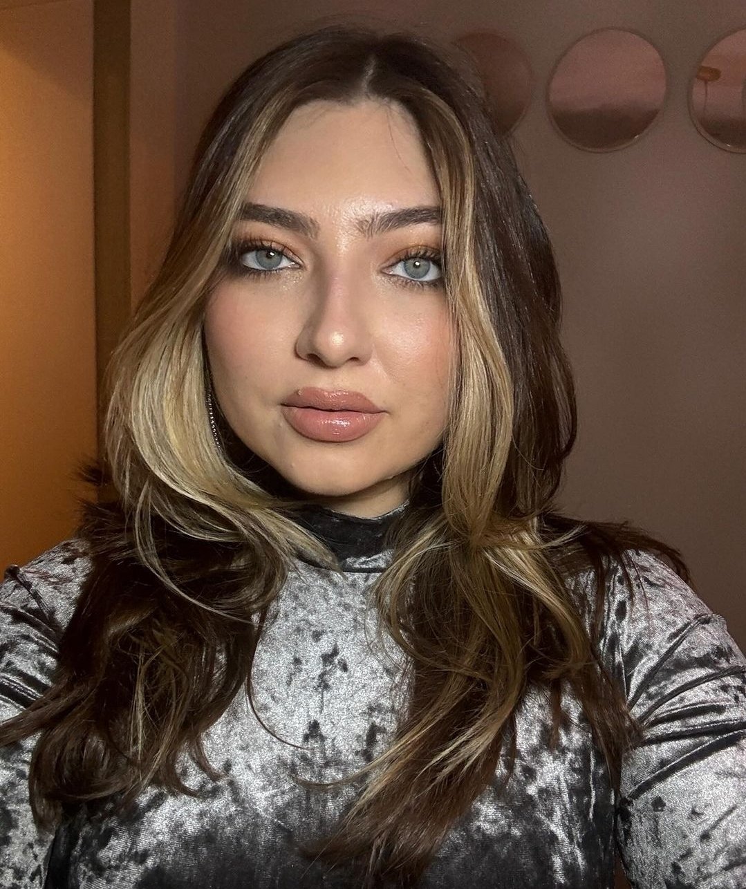 Shelby Young - Free pics, galleries & more at Babepedia
