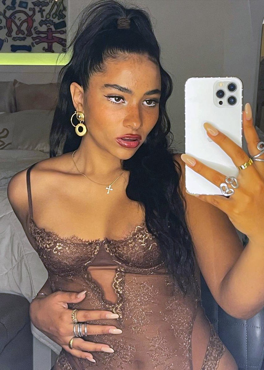 Sienna Mae Gomez - Free pics, galleries & more at Babepedia