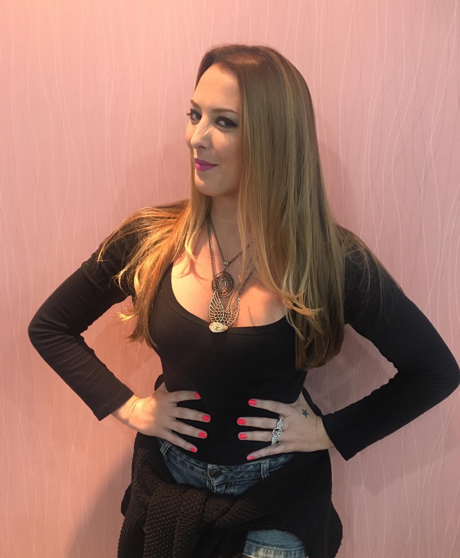 Sill Esteves - Free pics, galleries & more at Babepedia