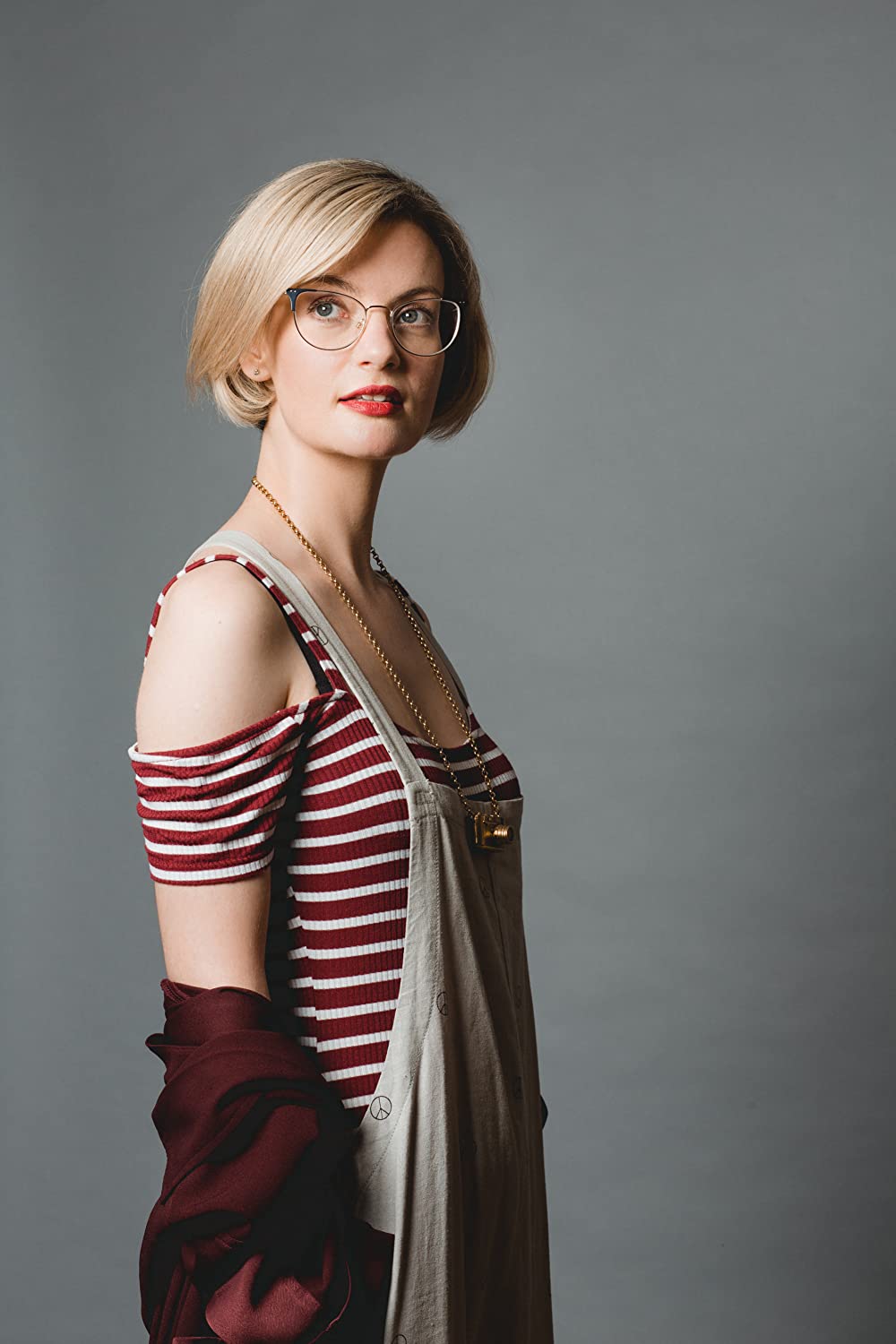 Siobhan Thompson - Free pics, galleries & more at Babepedia