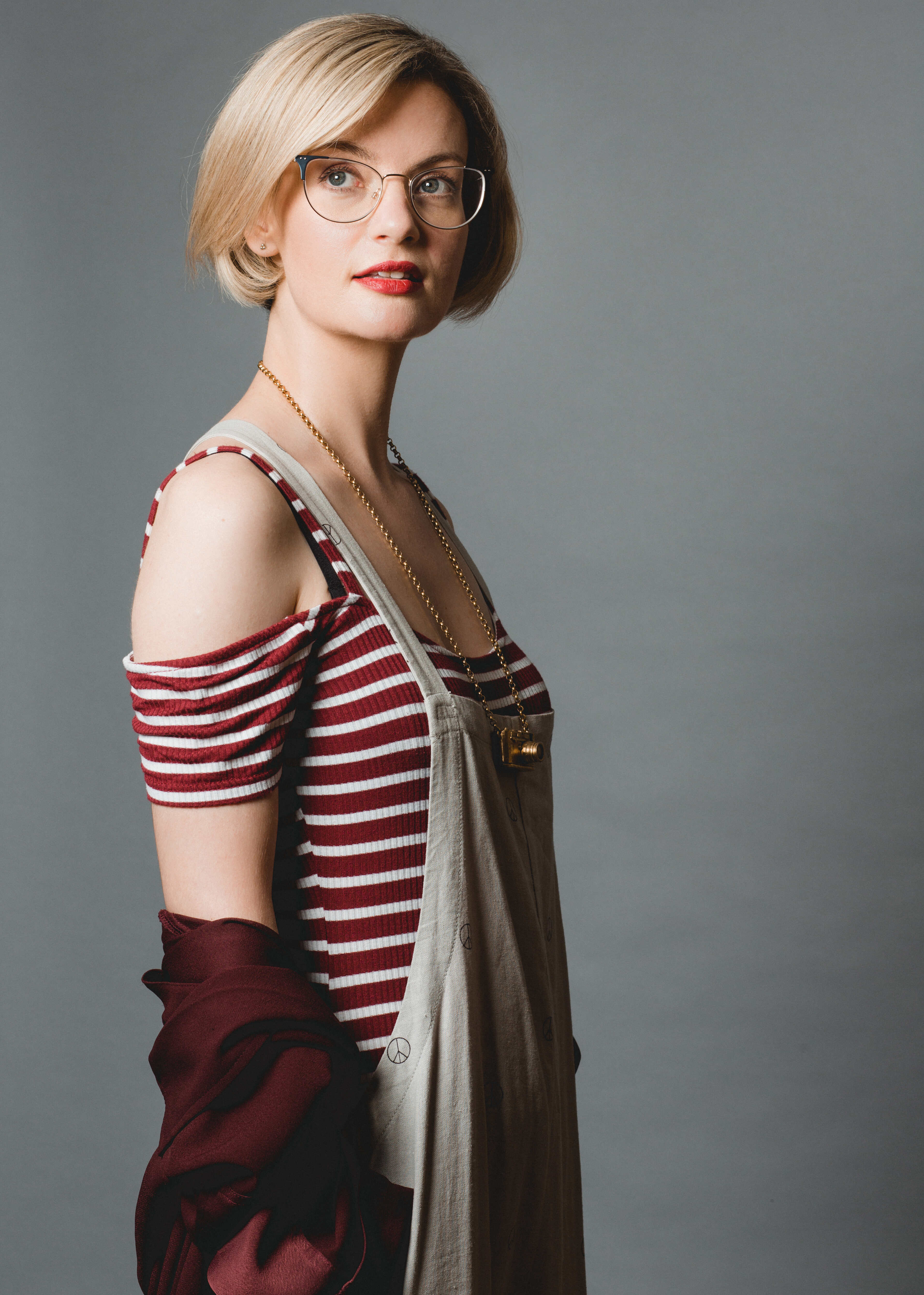 Siobhan Thompson - Free pics, galleries & more at Babepedia