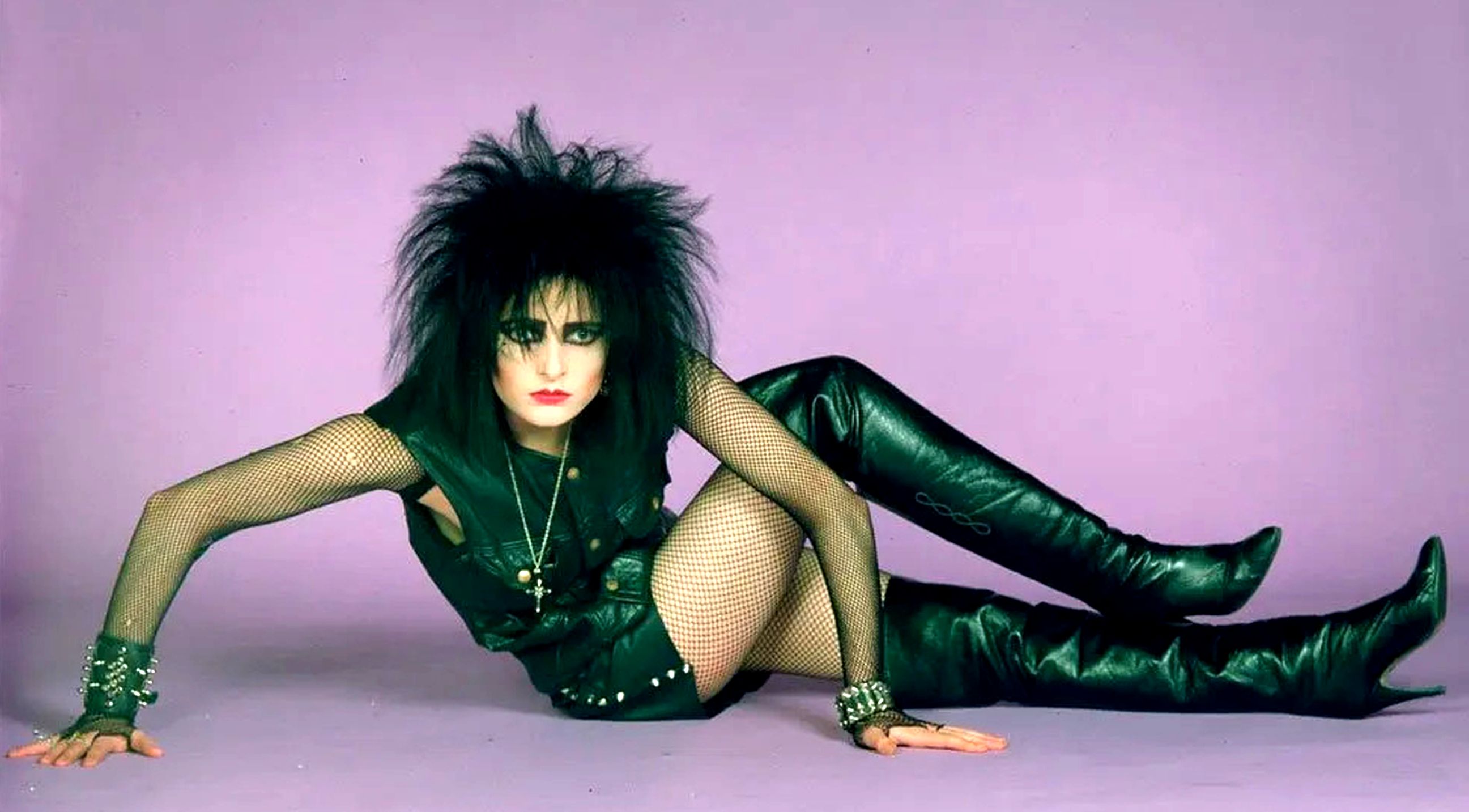 Siouxsie Sioux - Free pics, galleries & more at Babepedia