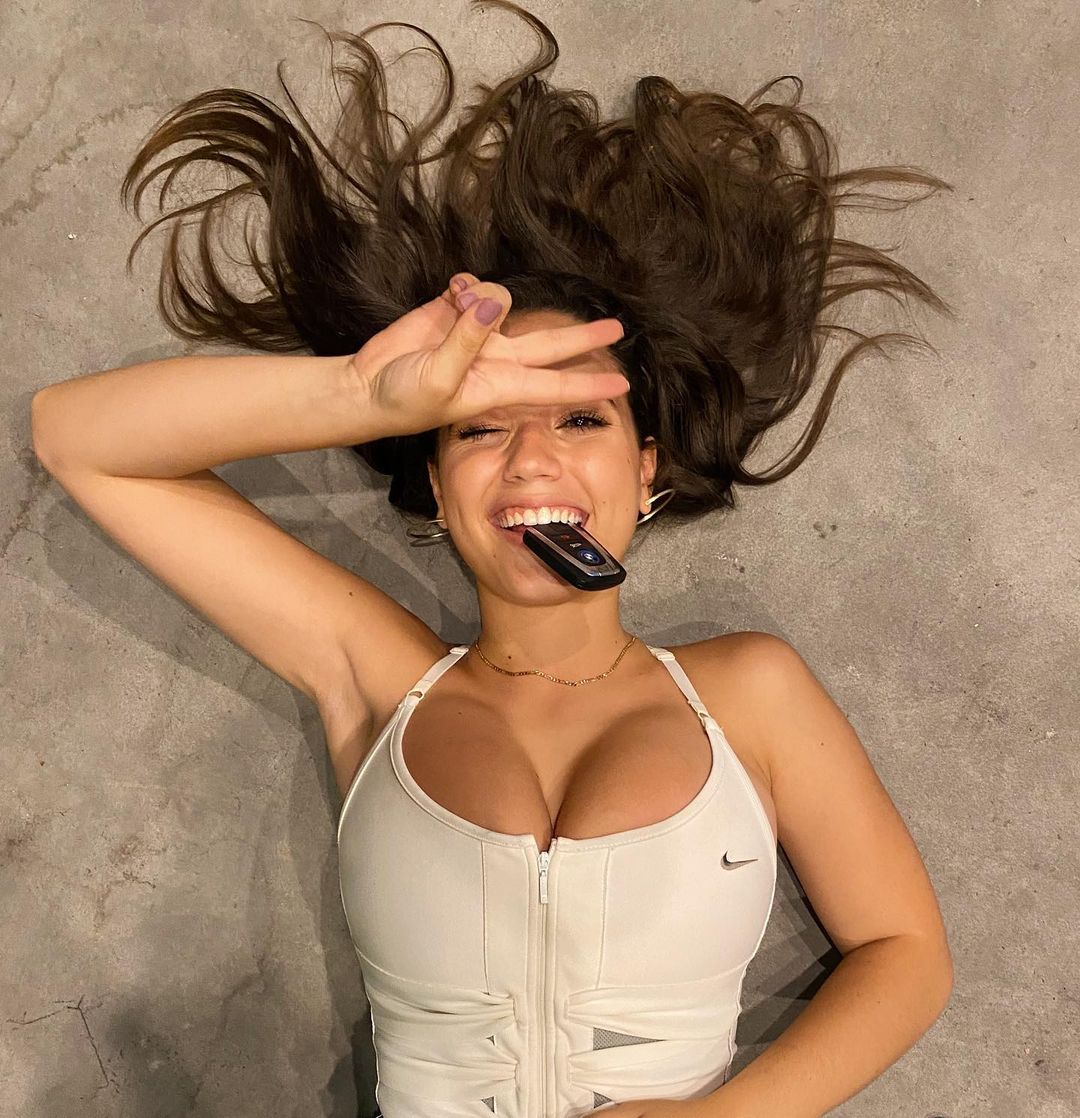 Sofia gomez cleavage