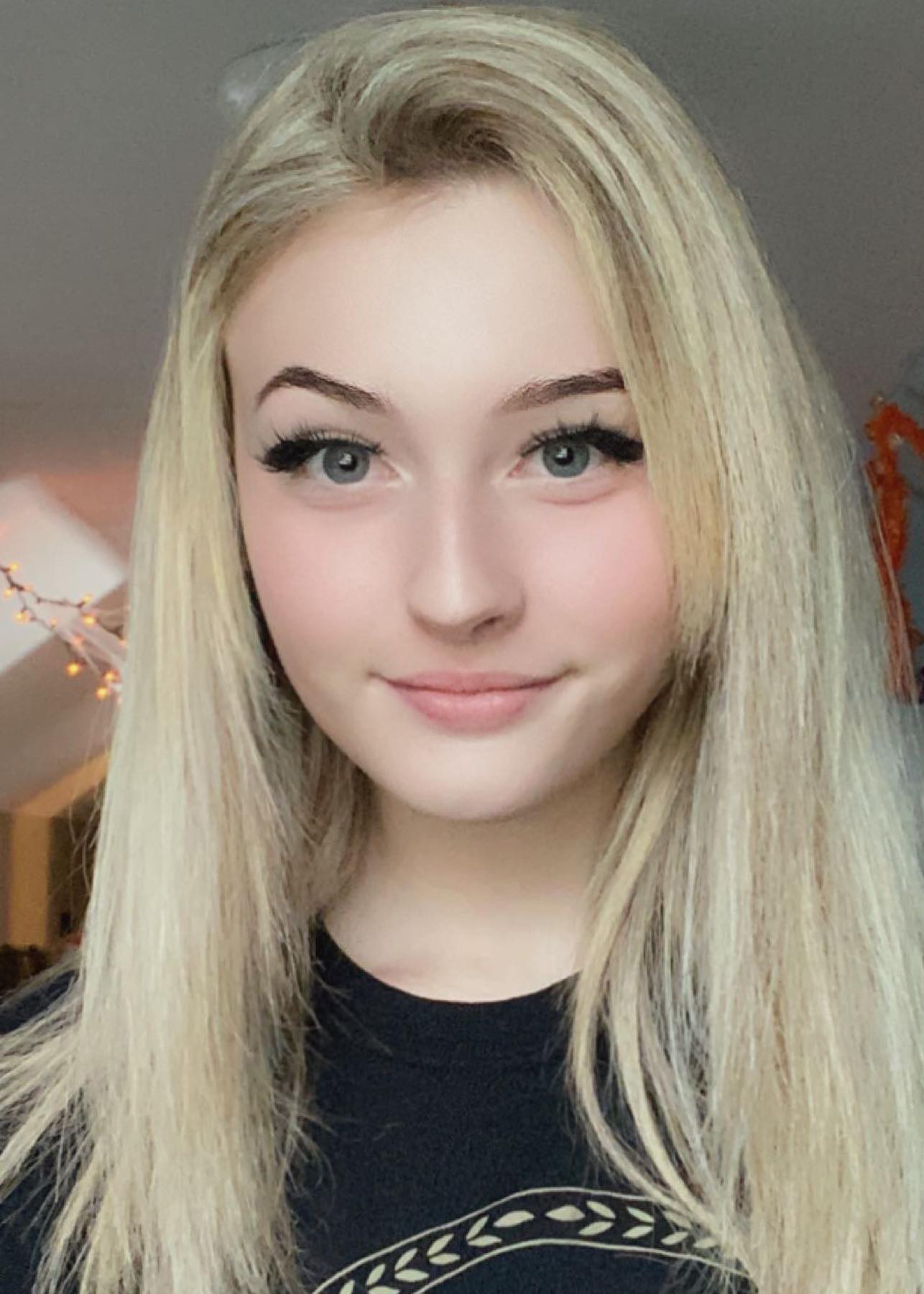 Soggyalien22 - Free pics, galleries & more at Babepedia