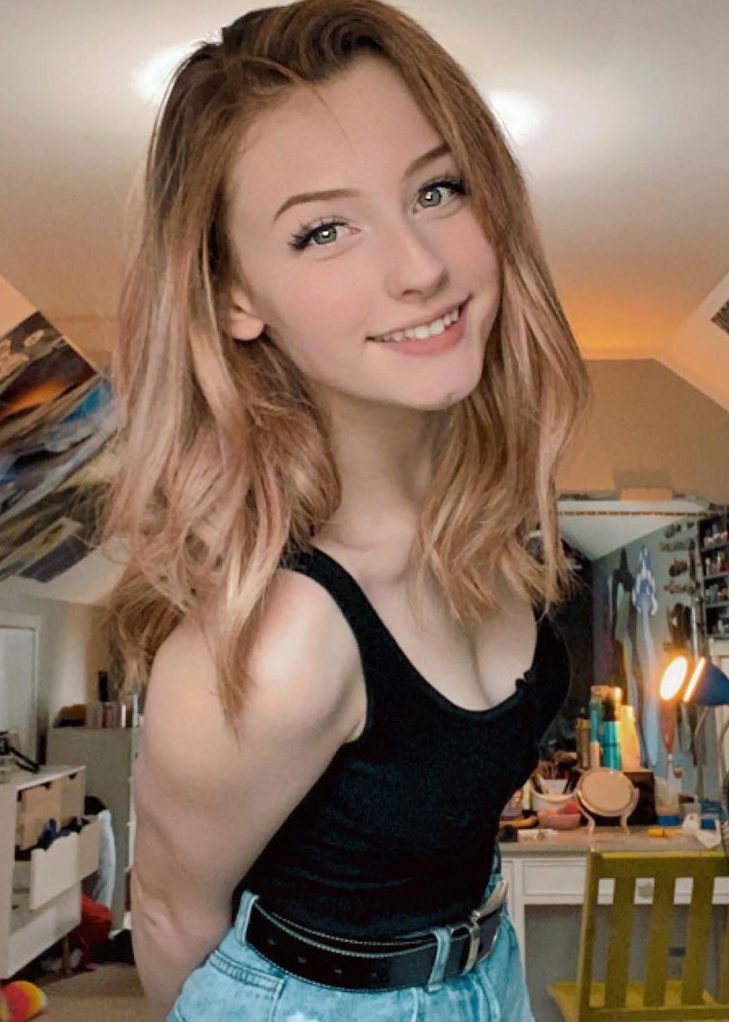 Soggyalien22 - Free pics, galleries & more at Babepedia