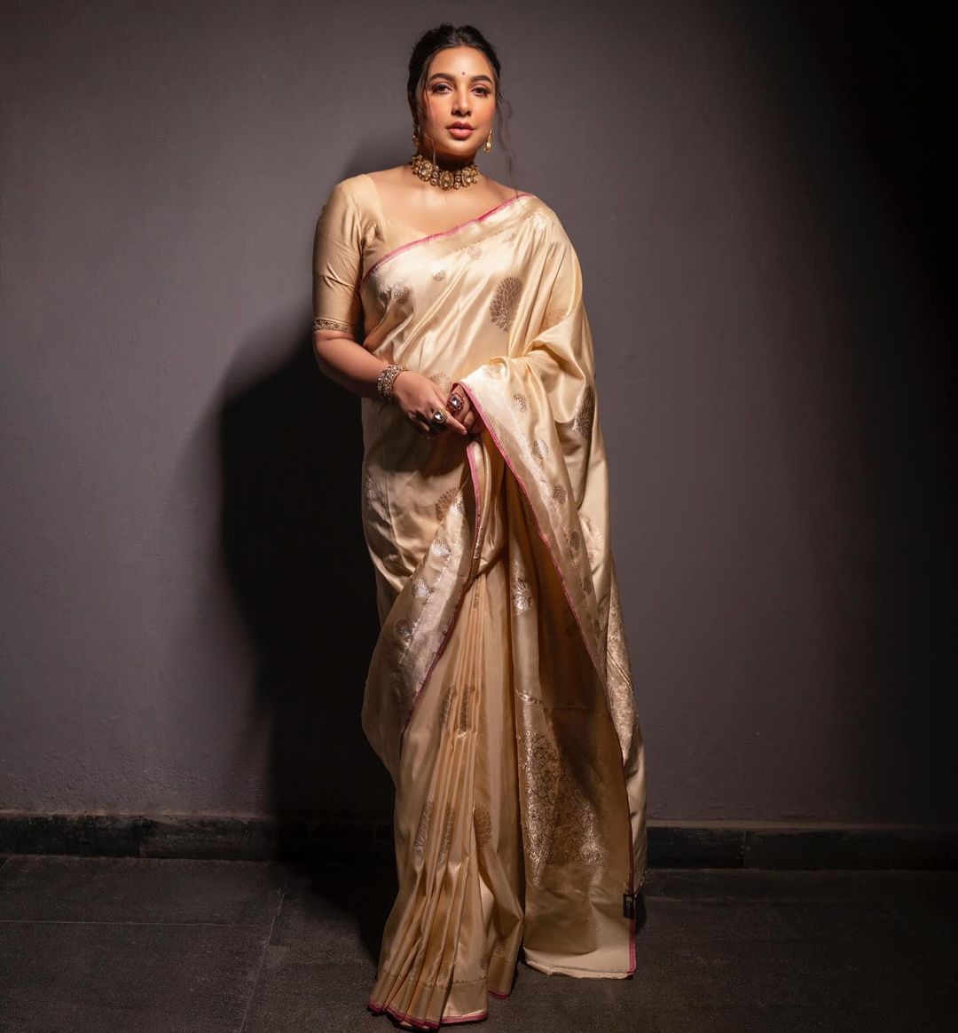 Subhashree Ganguly - Free pics, galleries & more at Babepedia