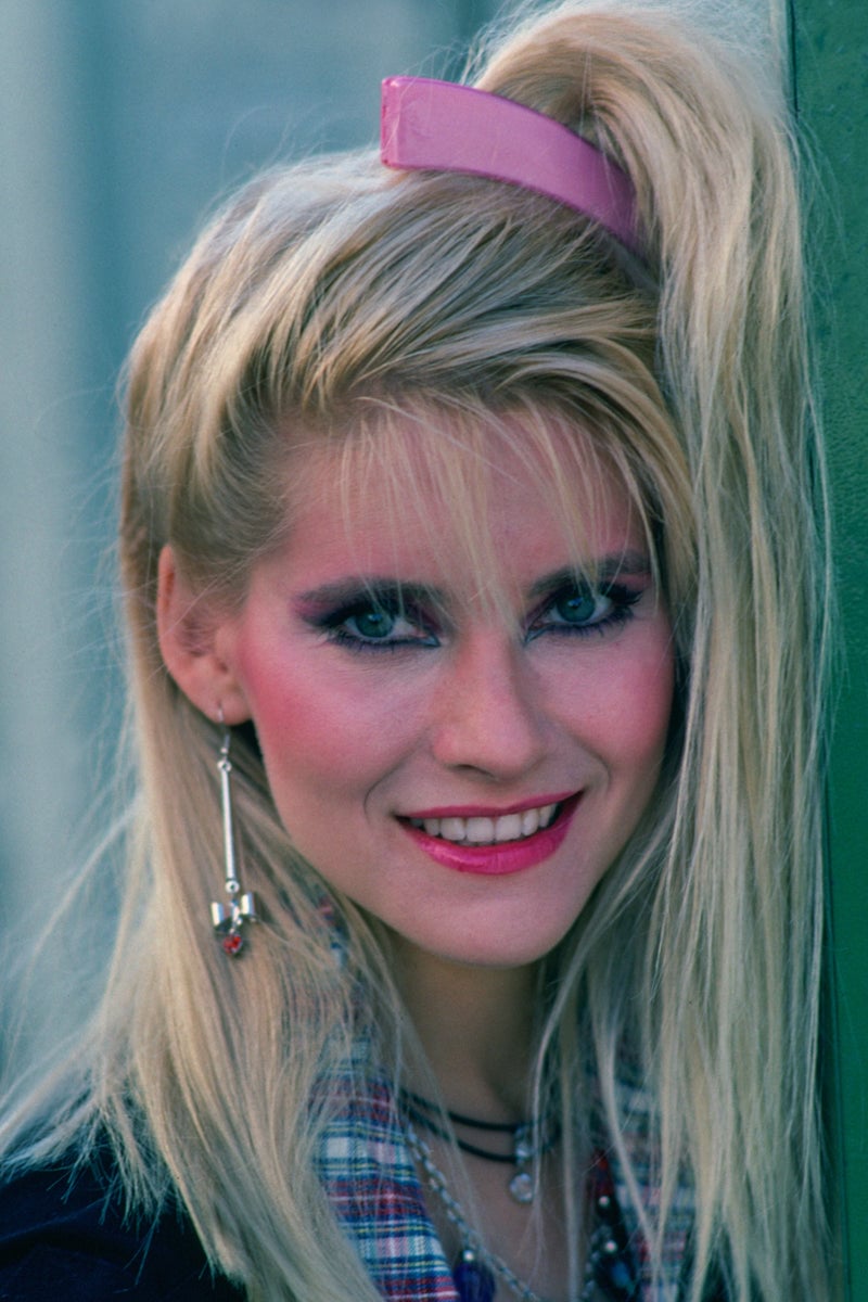 Suzanne Snyder - Free pics, galleries & more at Babepedia