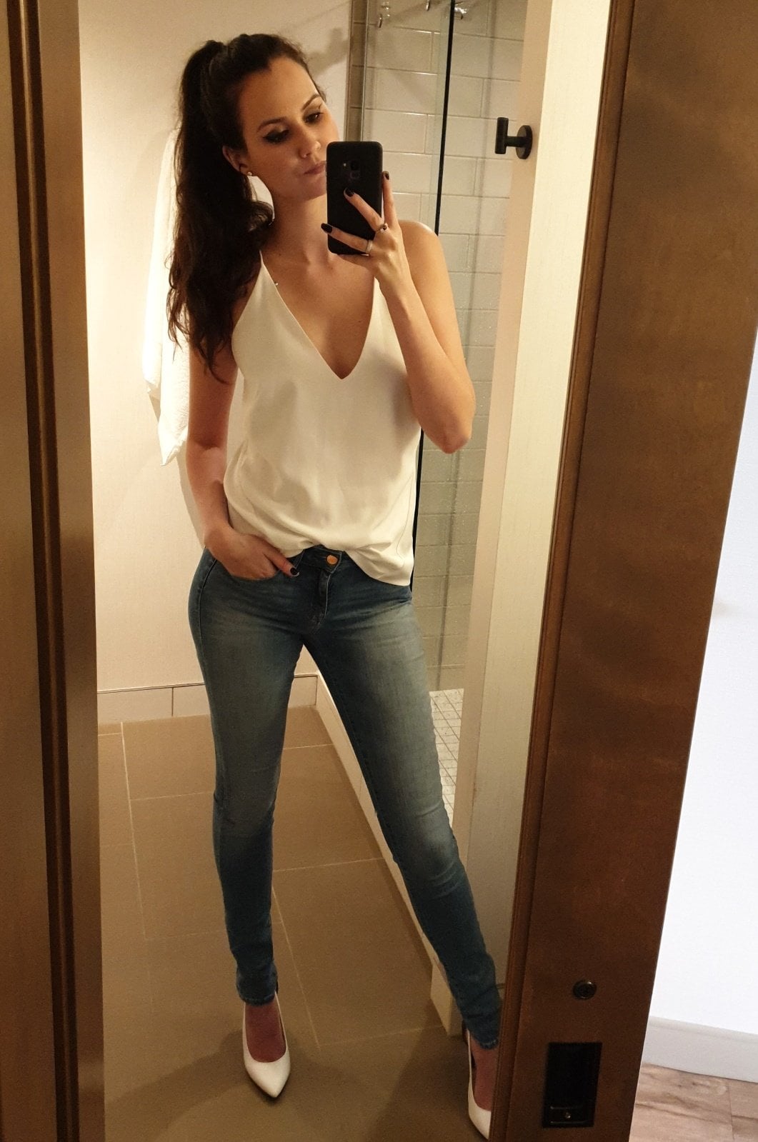 Sydney Watson - Free pics, galleries & more at Babepedia