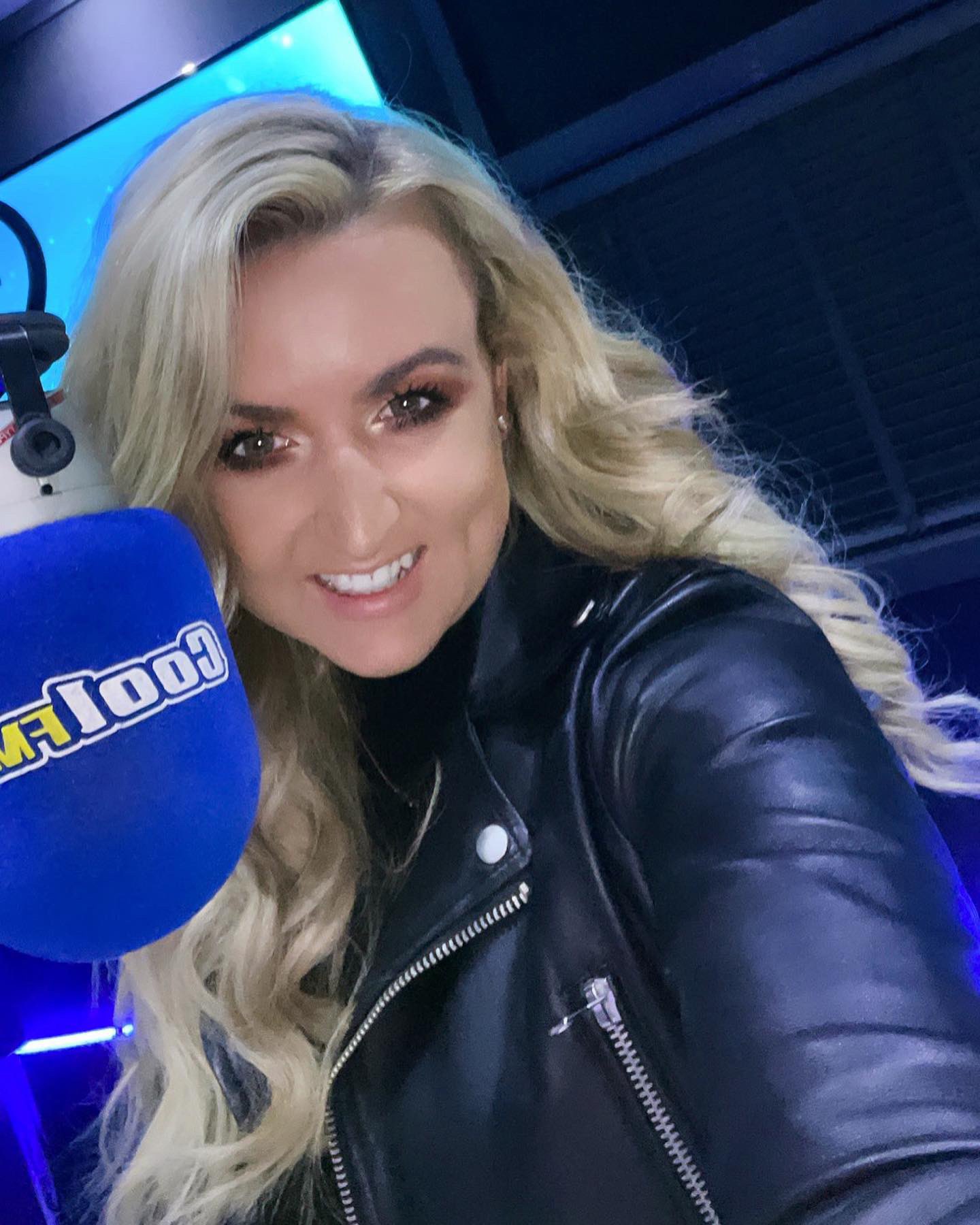 Tameron Drake - Gospodarz radia