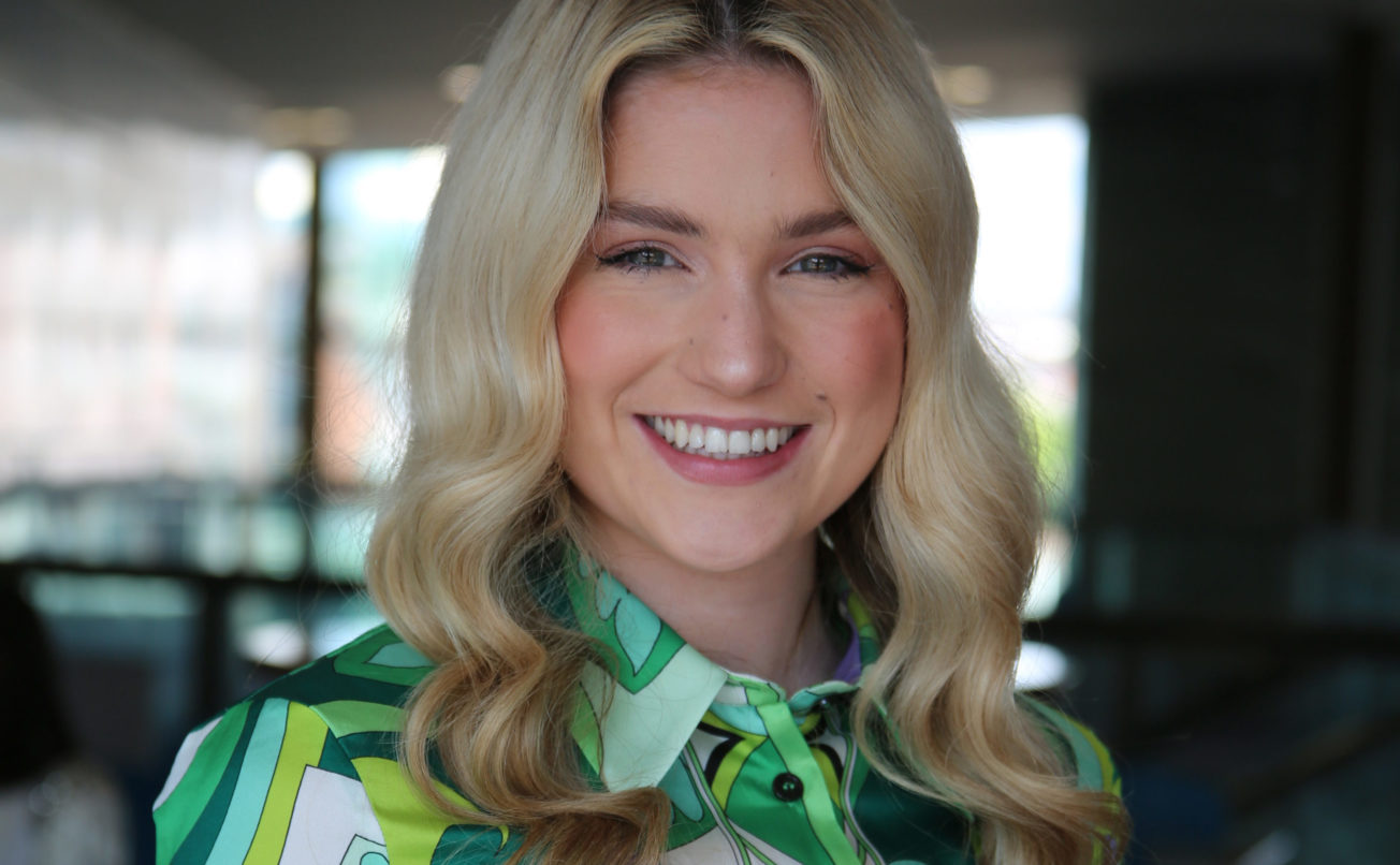 Tanwen Cray - Gospodarz telewizyjny, Pogodowa dziewczyna