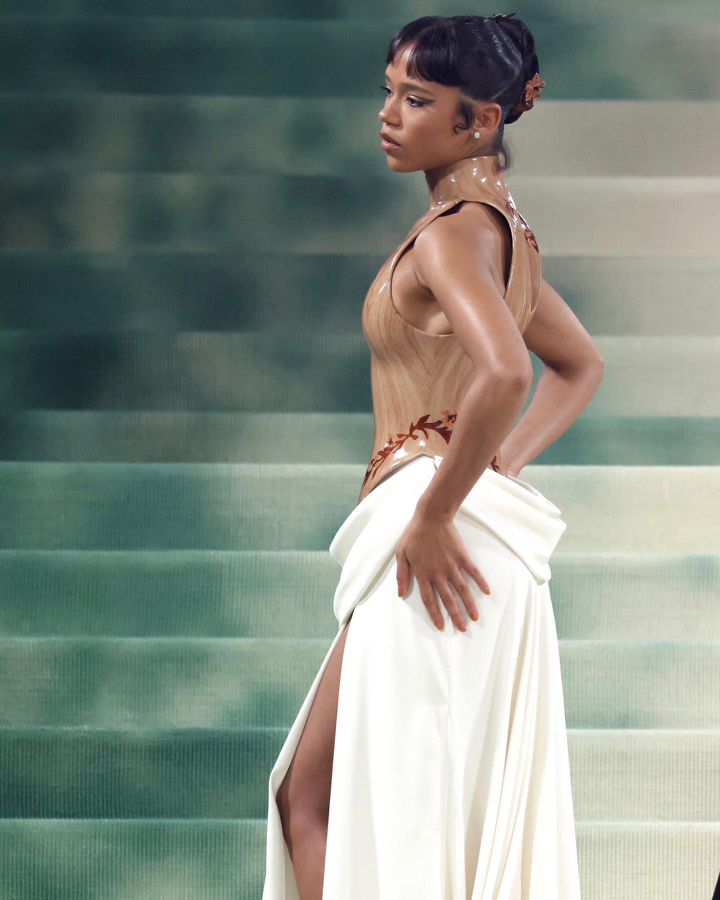 Taylor Russell - Free pics, galleries & more at Babepedia