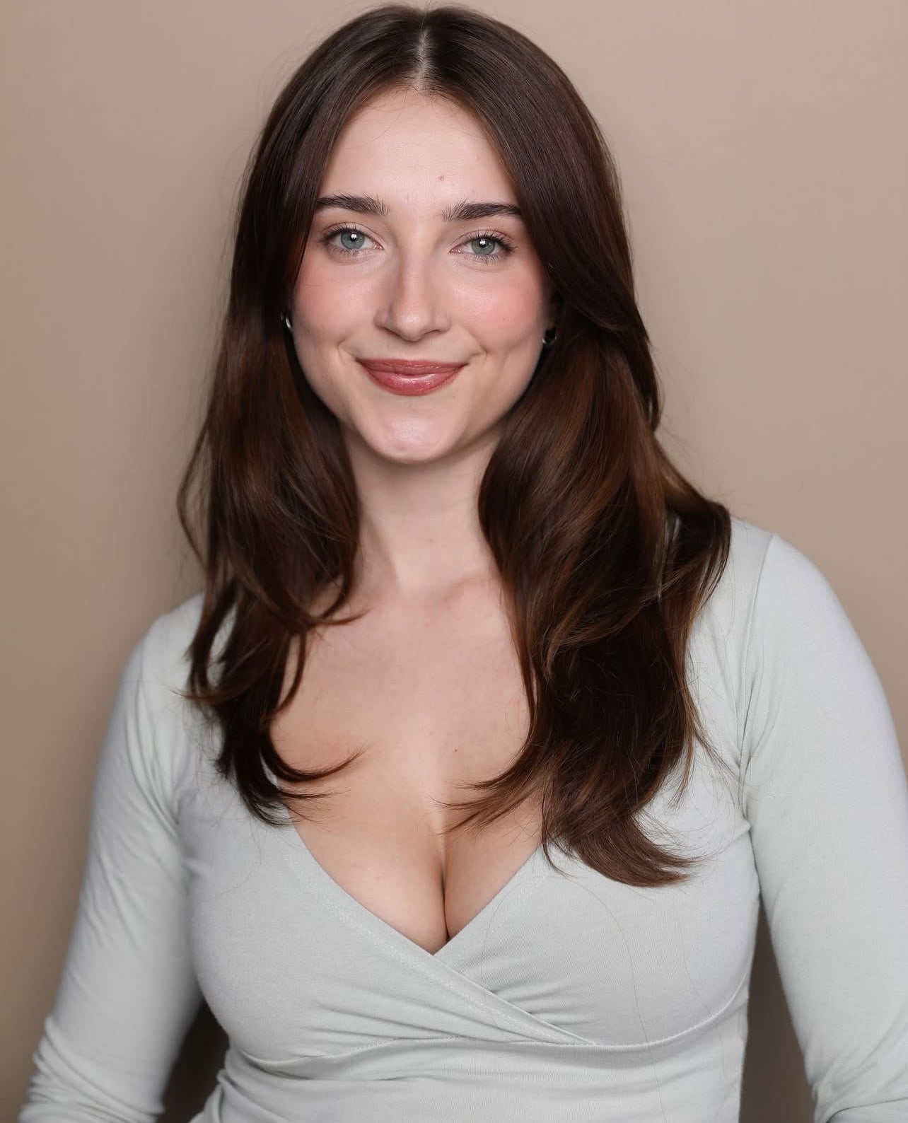 Tess Dinerstein - Free pics, galleries & more at Babepedia