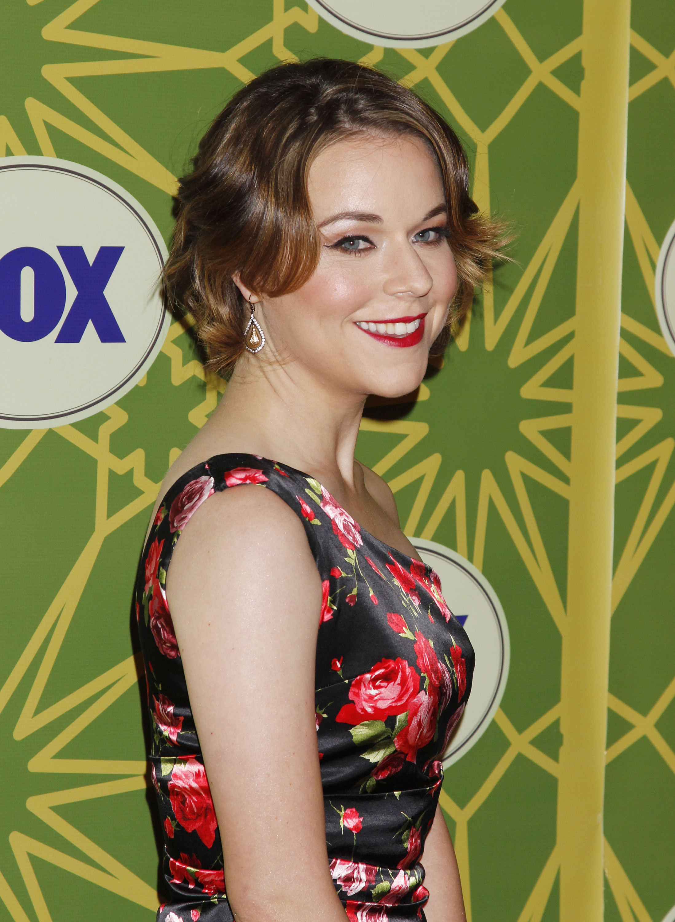 Tina Majorino - Free pics, galleries & more at Babepedia