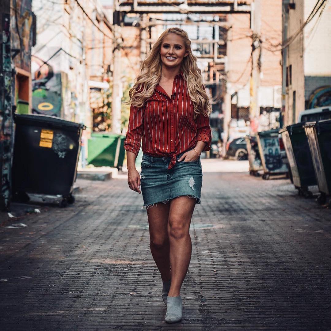 Tomi Lahren - Free pics, galleries & more at Babepedia