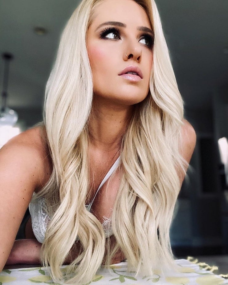 Tomi Lahren Tits