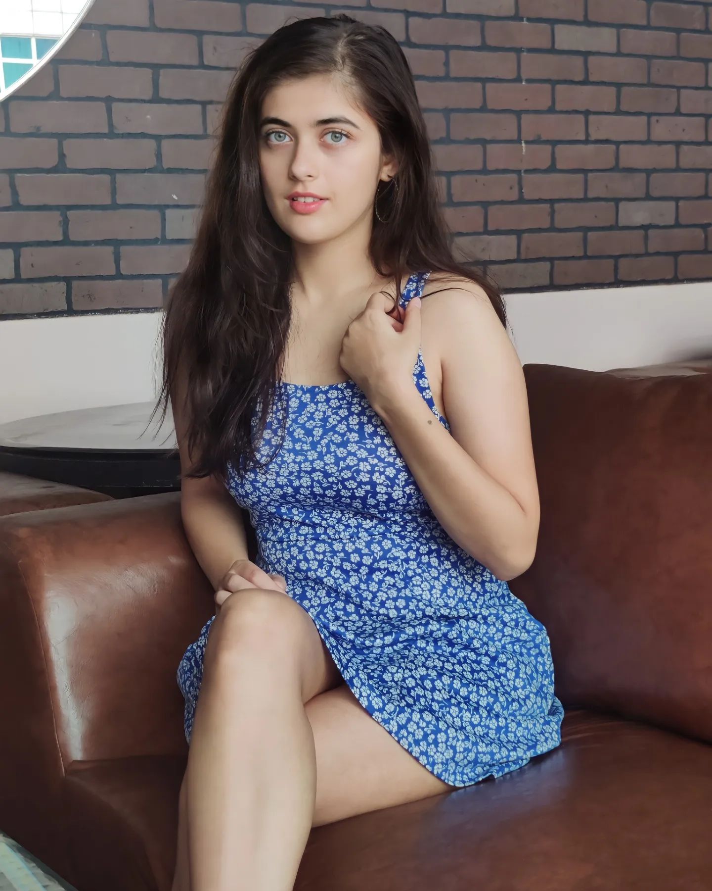 Urvi Singh - Free pics, galleries & more at Babepedia