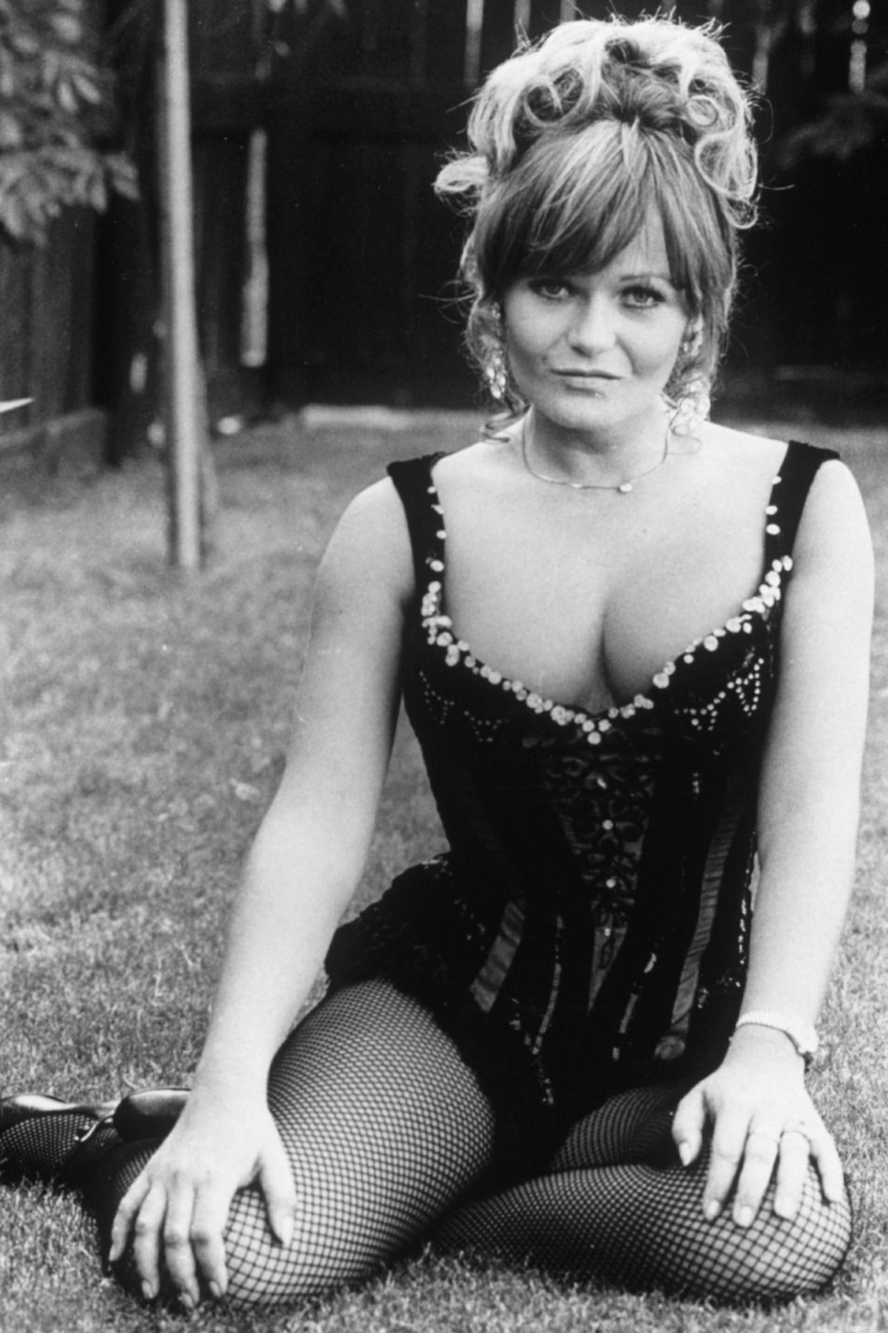 Valerie Perrine - Free pics, galleries & more at Babepedia