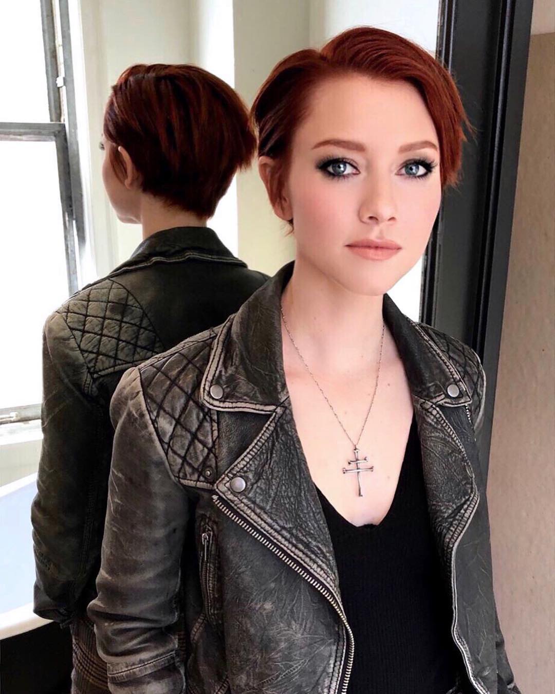 Valorie Curry - Free pics, galleries & more at Babepedia