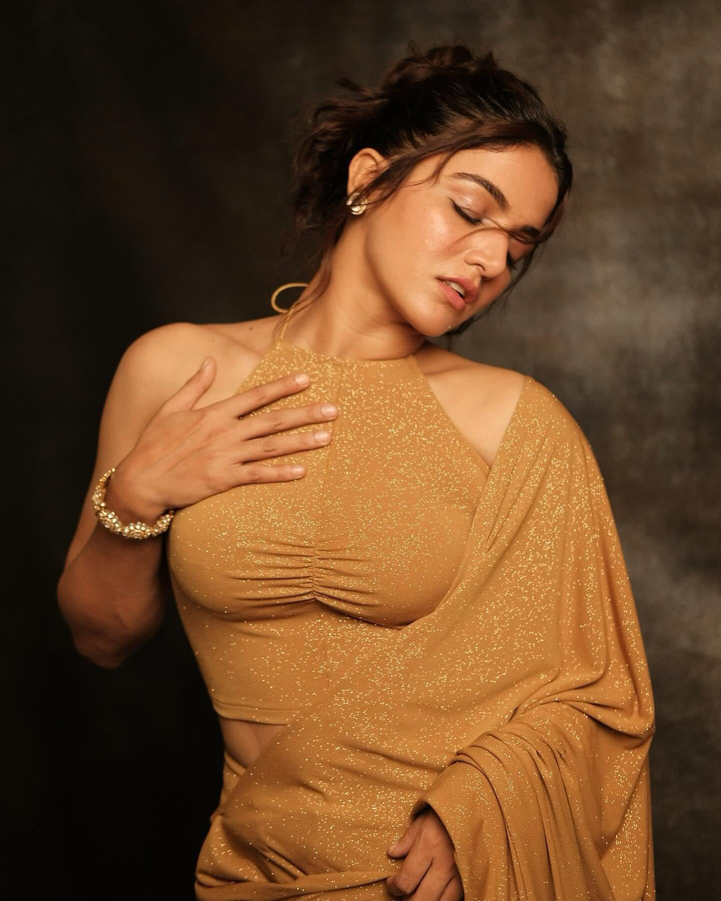 Wamiqa gabbi boob