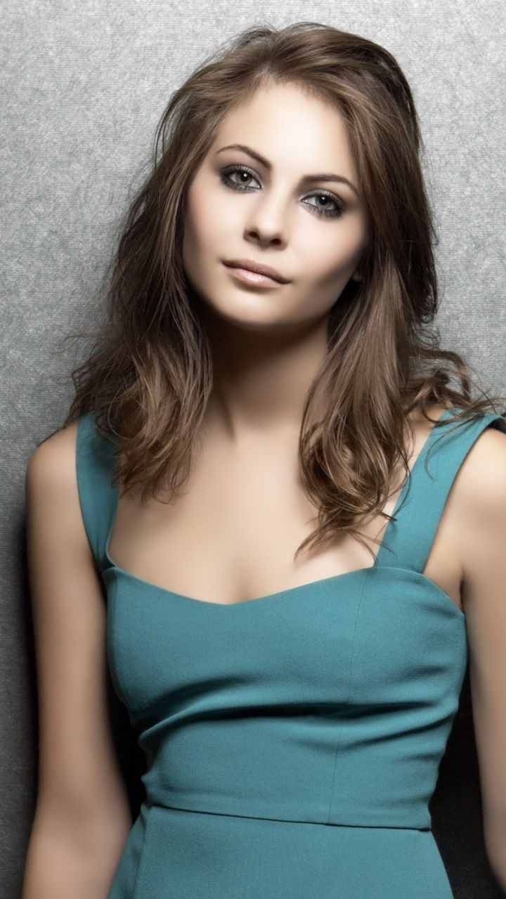 Willa Holland - Free pics, galleries & more at Babepedia