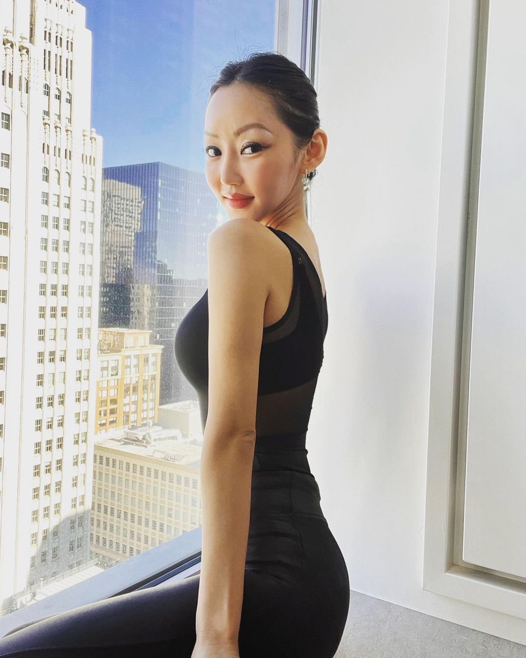 Yeonmi Park - Free pics, galleries & more at Babepedia