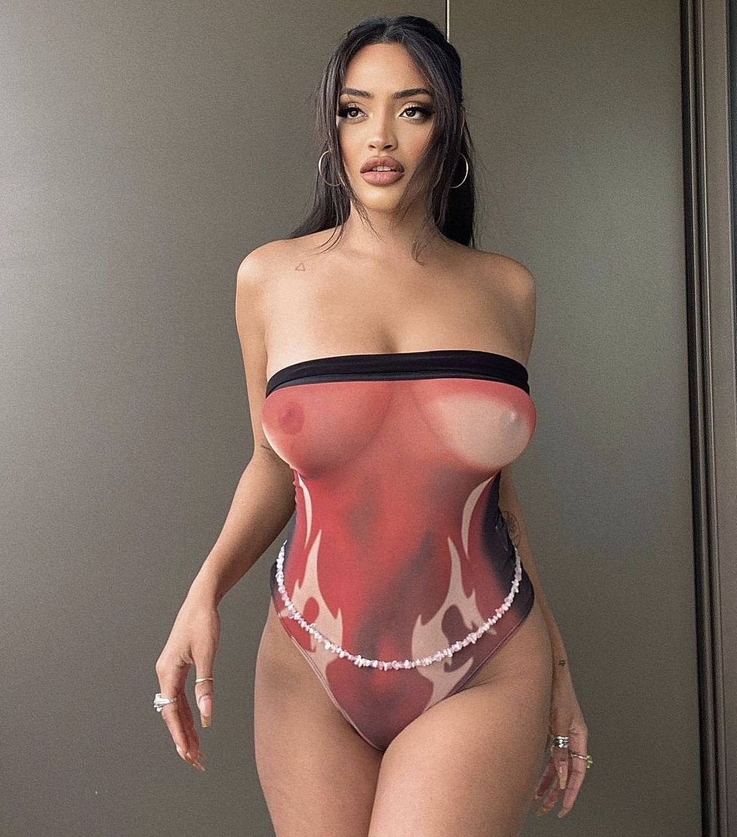 Yzabella Faustina Fronckowiak - Free pics, galleries & more at Babepedia