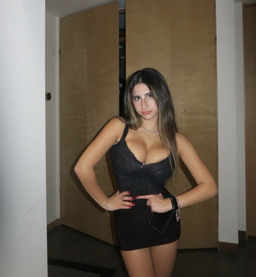 Zoe Ducorsky - Free pics, galleries & more at Babepedia