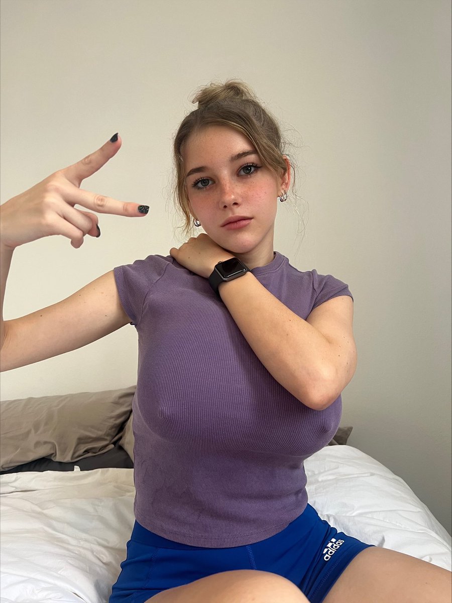 Zoe Moore - Free pics, galleries & more at Babepedia