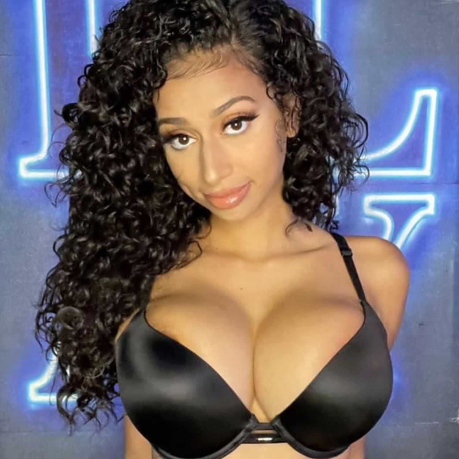 Zuri Zoltan - Free nude pics, galleries & more at Babepedia